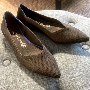 Black The Point Rothy’s in size 9.5